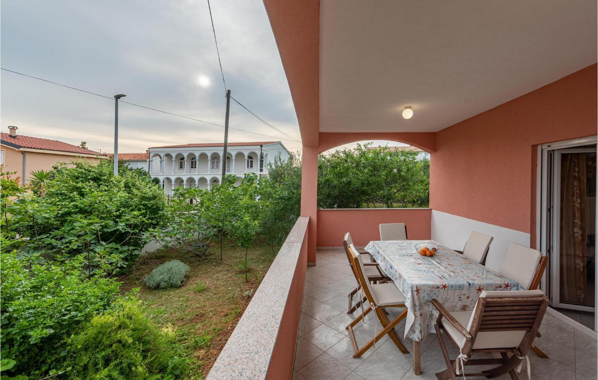 Lovely Apartment In Vir With Kitchen Exterior foto